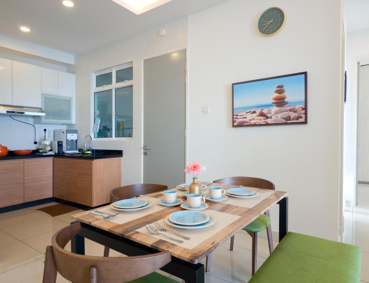Seaview Condo Near Rf Mall, Food Court & Free Netflix Johor Bahru Exterior foto